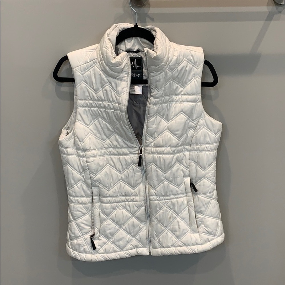 🤍White Puffer Jacket - Small